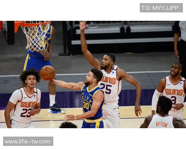 2016年勇士队与活塞队精彩对决视频直播回顾与分析 2016年勇士队与活塞队精彩对决视频直播回顾与分析