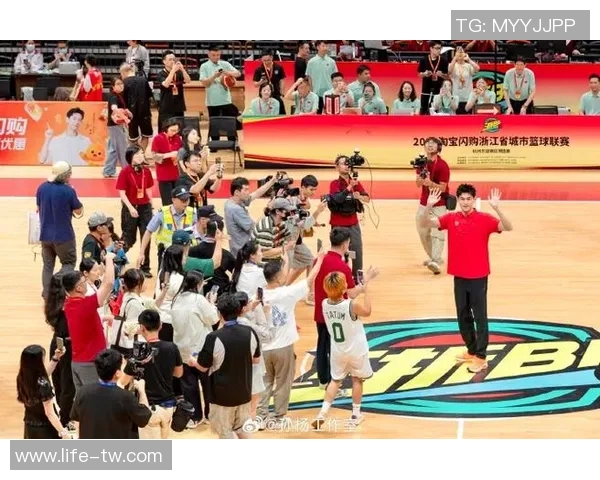 四川与上海篮球对决精彩纷呈谁能在赛场上笑到最后