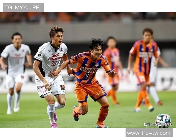 山形山神与冈山绿稚的激烈对决展现足球魅力与团队精神