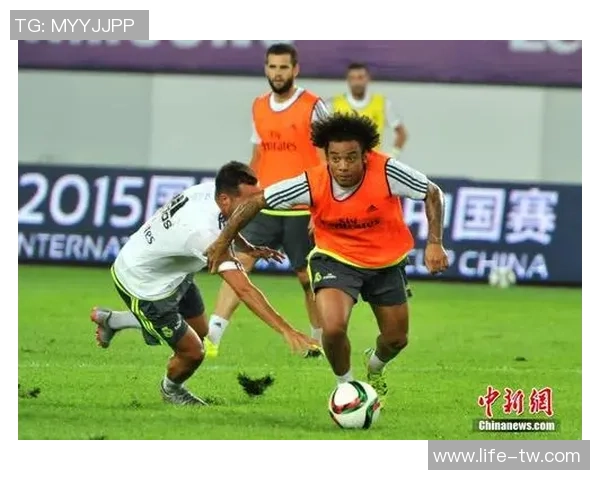 巴拉圭国民迎战曼塔海豚激烈对决引发球迷热情期待 巴拉圭国民迎战曼塔海豚激烈对决引发球迷热情期待