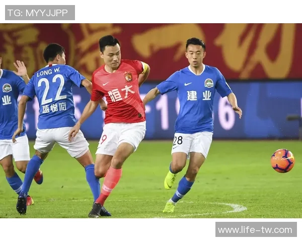 建业与恒大激战再起河南解说为你解析精彩瞬间与战术对决 建业与恒大激战再起河南解说为你解析精彩瞬间与战术对决